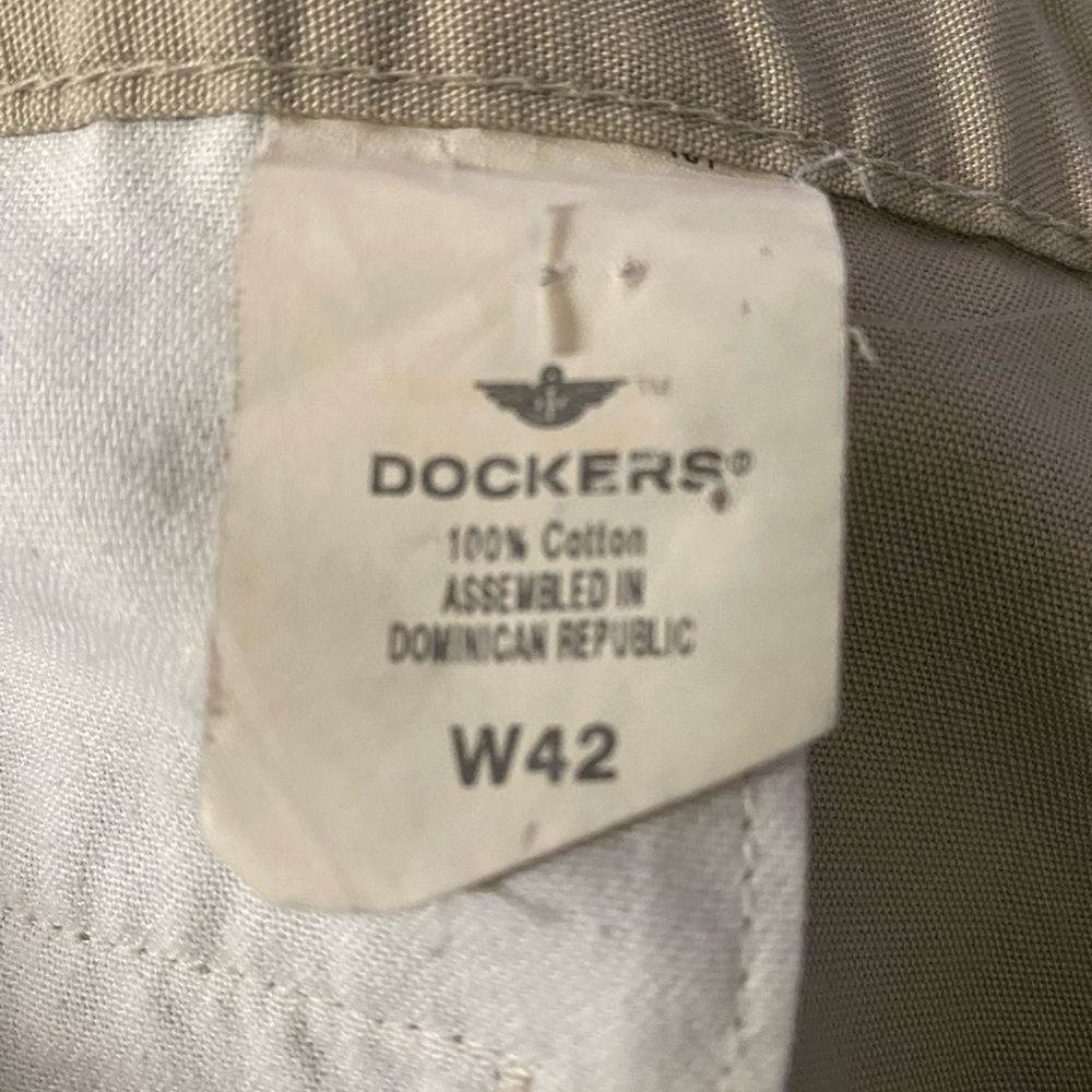 Mens Dockers Pleated Bermuda shorts Sz.W42 100% Cotton EUC - Picture 3 of 8